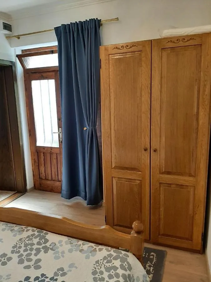 Apartmani Banina Ika 0*,