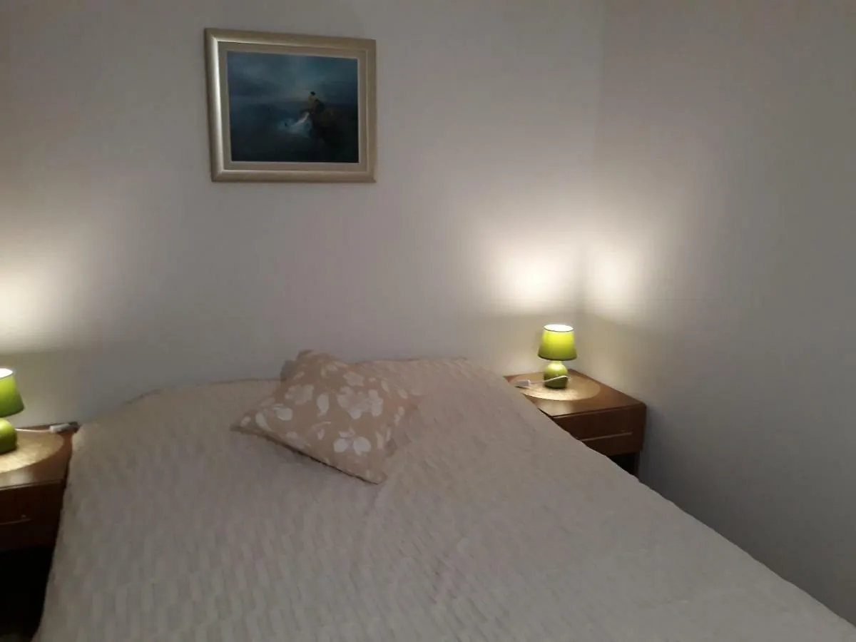 Apartmani Banina Ika 0*,